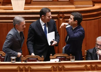 Primeiro-ministro acusa PS de intransigência e diz que “tentou tudo”