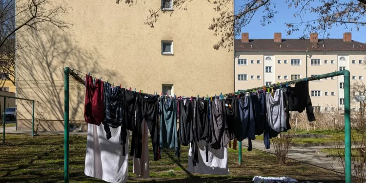 Pastor e mulher acusados de alojar imigrantes em condições precárias