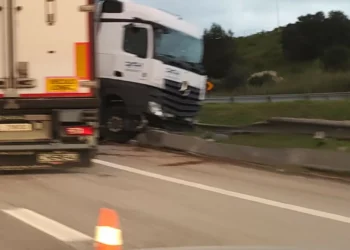 Alverca. Restabelecida circulação na A1 após acidente com oito veículos