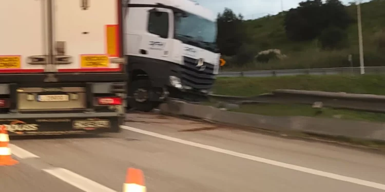 Alverca. Restabelecida circulação na A1 após acidente com oito veículos