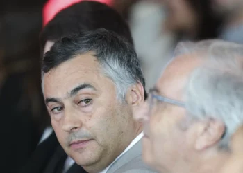 Ministro da Educação acusa Parlamento de querer governar