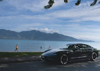 Do asfalto à ilha: como é a viagem de SP a Ilhabela com carro elétrico
