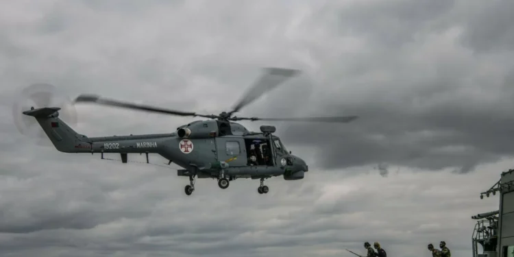 Resgatados dois tripulantes por razões médicas ao largo dos Açores