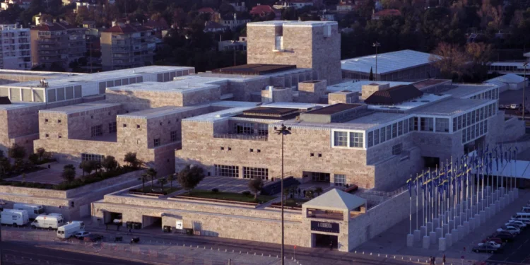 Cartazes da Revolução de Abril voltam às paredes para celebrar a liberdade no MAC/CCB