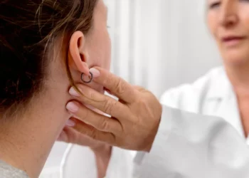 Mononucleose. Ainda acredita nestes mitos sobre a ‘doença do beijo’?