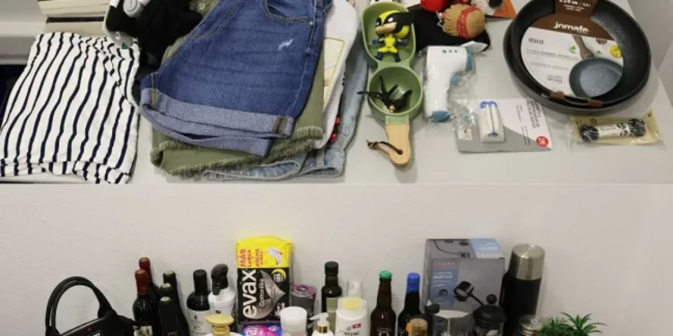 Casal furta loja em Coimbra e esconde artigos no carro. Acabou detido