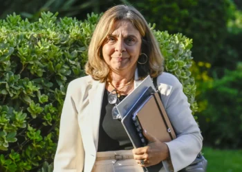 Ministra da Saúde entrega medicamentos e consumíveis a São Tomé