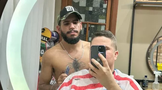 O barbeiro do primeiro salão nudista em São Paulo: ‘temos princípios’