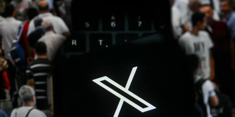 X de Elon Musk está a trabalhar num rival para o WhatsApp