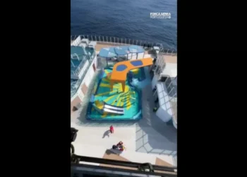 Norte-americano sente-se mal em cruzeiro e é resgatado pela Força Aérea