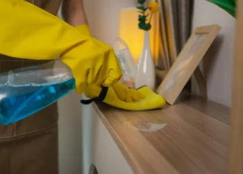 Pare de cometer estes erros comuns quando limpa a sua casa!