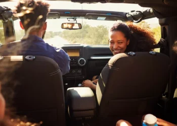 Tem filhos? Estes são os itens essenciais que deve ter (sempre) no carro