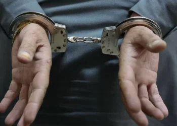 Guarda trava recluso que tentou fugir de hospital após “simular” dores