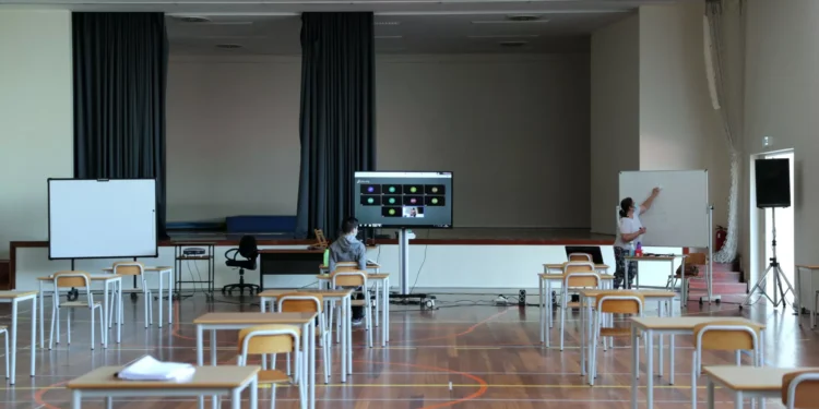 Média nacional melhorou, mas maioria das escolas não chegou à positiva