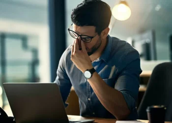 SNS aponta estratégias para lidar com o ‘burnout’ (e deixa alerta)