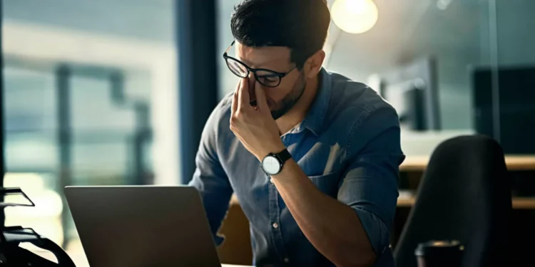 SNS aponta estratégias para lidar com o ‘burnout’ (e deixa alerta)