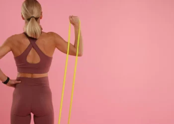 Fortaleça os ombros sem ter de passar horas no ginásio