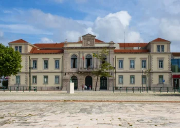 Figueira da Foz aprova contas de 2024 com saldo positivo de 369 mil euros