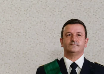 Portugal tem 1.º avião civil-militar LUS-222 e quer contratos no Brasil