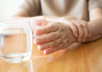 Parkinson. SNS alerta para sintomas e também medicamentos “que ajudam”