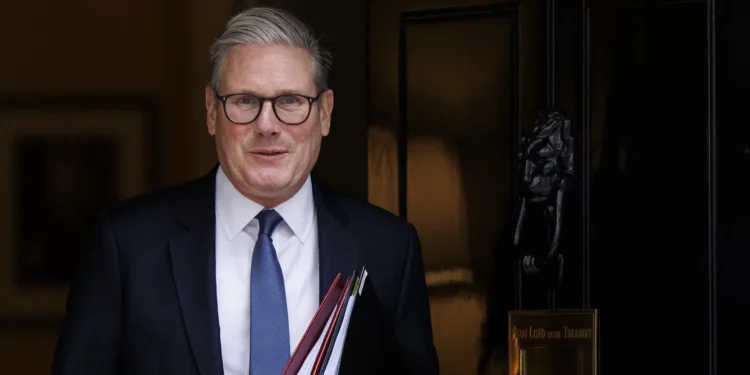 Governo britânico defende comércio “livre e aberto” em telefonema com Trump