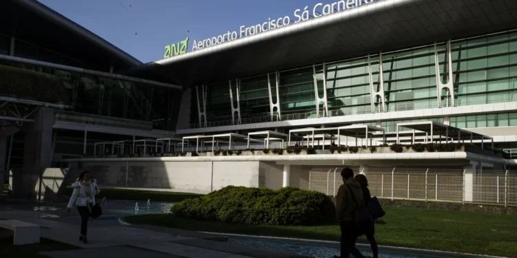 Avião aterra de emergência no Porto devido a fogo na cabine