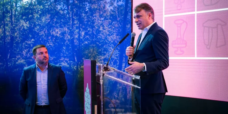 Autarca de Castro Daire pede valorização de assistentes administrativos