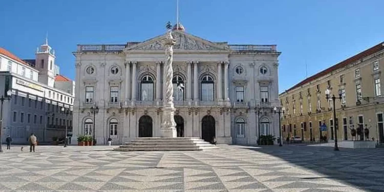 Oposição na Câmara de Lisboa reclama fim da propaganda política