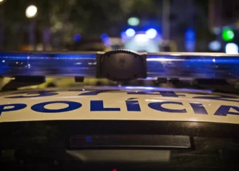 Homem de 68 anos baleado no peito na Nazaré. Suspeito detido