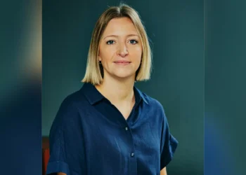 ‘Proibir não é a solução’, diz psicóloga de Oxford sobre jovens e redes sociais