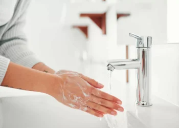 Porque deve (mesmo) lavar as mãos depois de cada ida à casa de banho