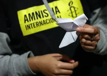 Amnistia volta a apontar maus-tratos nas prisões e falta de casas