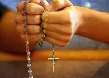 Vítima de abusos na Igreja acusa comissão de se ter recusado a ouvi-la