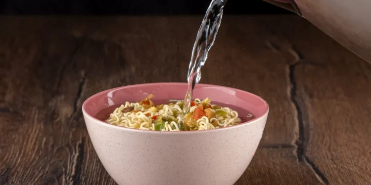 Se quer manter-se saudável, fique (bem) longe destes 10 alimentos