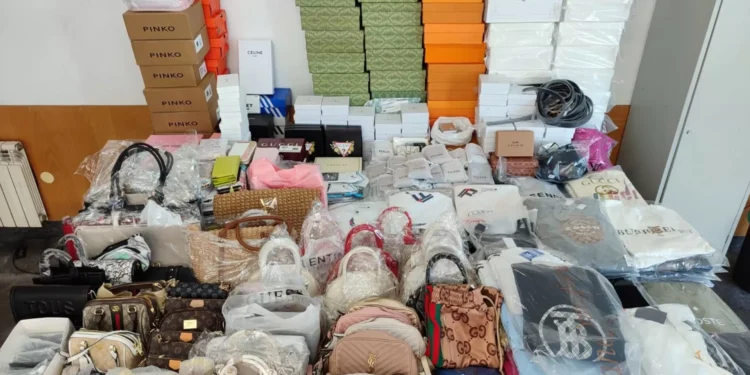 GNR apreende mais de 500 artigos contrafeitos na Póvoa de Varzim