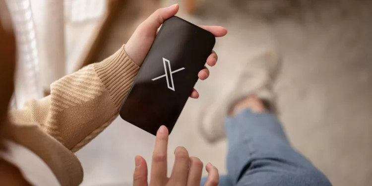 Rede social X suspendeu envio de mensagens encriptadas
