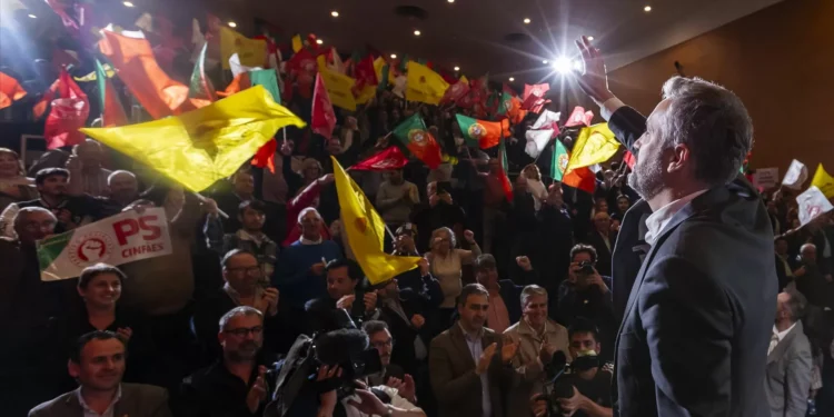 Do “consenso alargado” na Justiça à “falta de idoneidade” do PM. Como Pedro Nuno cava o fosso com Montenegro