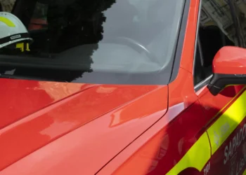 Choque em cadeia com seis carros faz dois feridos na Ponte 25 de Abril