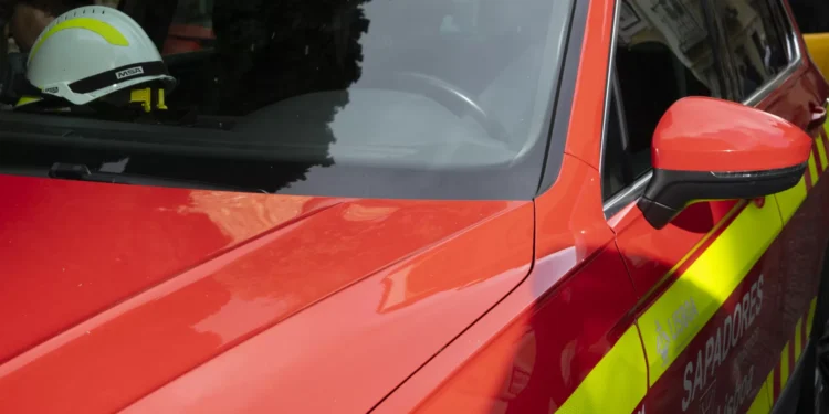 Choque em cadeia com seis carros faz dois feridos na Ponte 25 de Abril