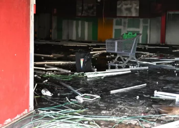 Fogo em edifício devoluto em Matosinhos resolvido e meios desmobilizados