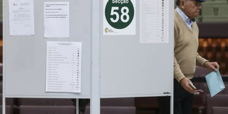 Afluência às urnas em Lisboa ronda os 79% até ao 18h00