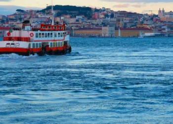 Seis feridos em acidente com embarcação da Transtejo