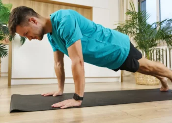 Saiba quantas pranchas tem de fazer por semana para tonificar a barriga