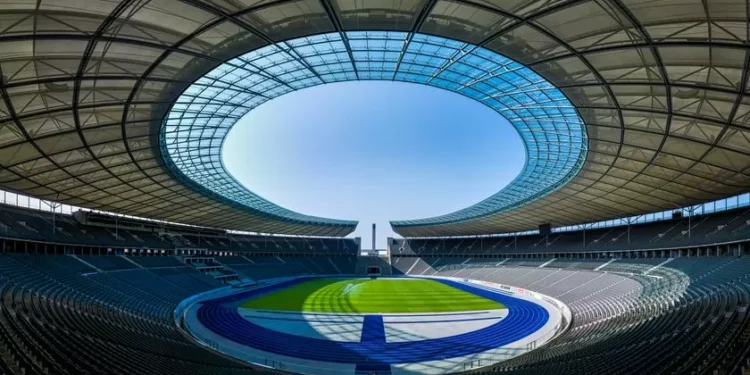 Primórdios do futebol. Cidade inglesa de Sheffield e Escócia competem pelo papel principal