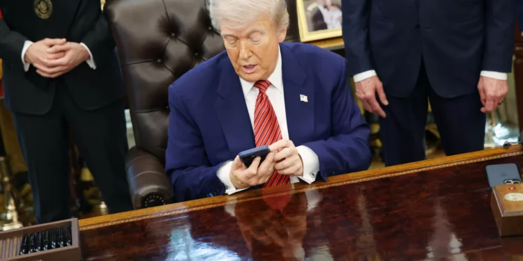 Uma ameaça nunca vem só: Trump poderá impor tarifas à Samsung (e outros)