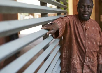 Morreu o escritor queniano Ngugi Wa Thiong’o, eterno candidato ao Nobel