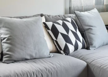 O tipo de sofá que um designer de interiores não recomenda comprar