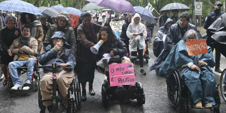“Queremos igualdade, não caridade”. Pessoas com deficiência saem à rua