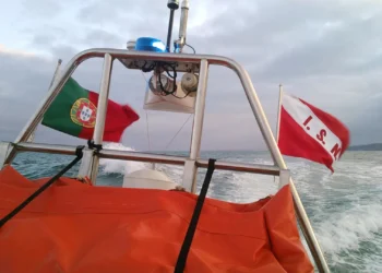 Corpo de homem encontrado em praia de Peniche. Popular deu alerta