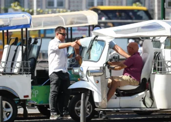 Associação avança com providência cautelar contra regulamento de tuk-tuks